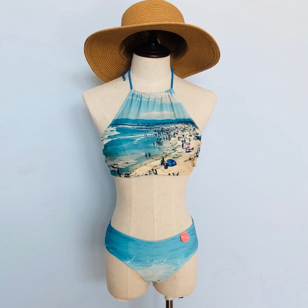 F21 BRAND NEW HALTER & CHEEKY SWIMSUIT